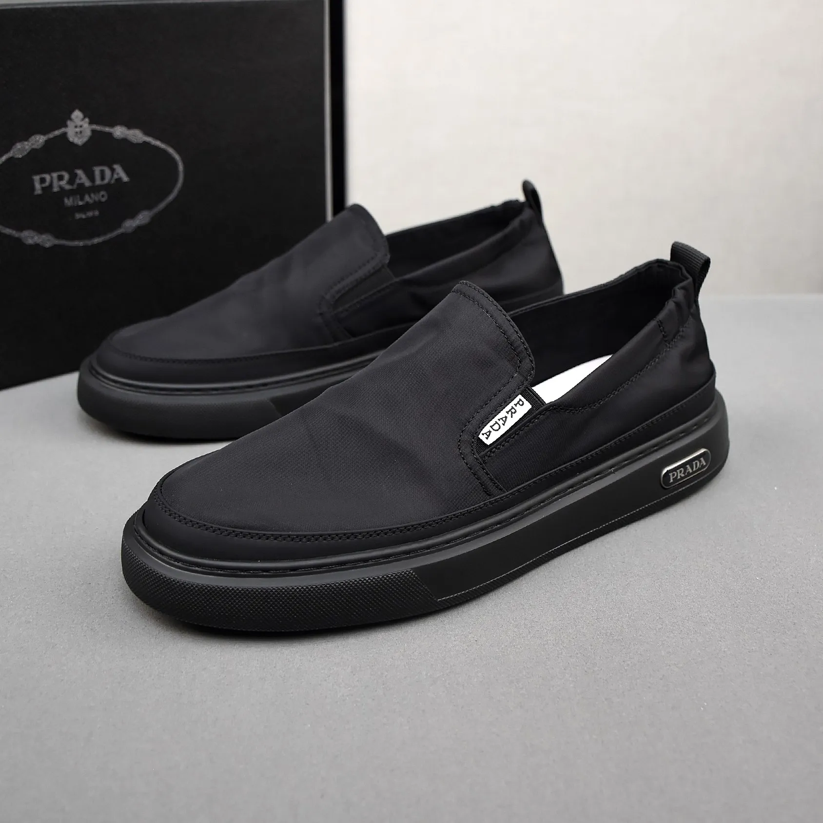 PP380❣️❣️❣️Prada breathable cloth shoes, the upper is made of comfortable and breathable fabric, and the ultra-light soft foam outsole. Men's size 39-44.